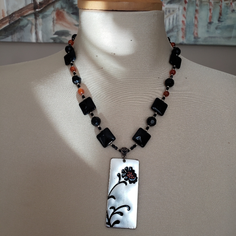 Necklace. - Picture 2 of 4